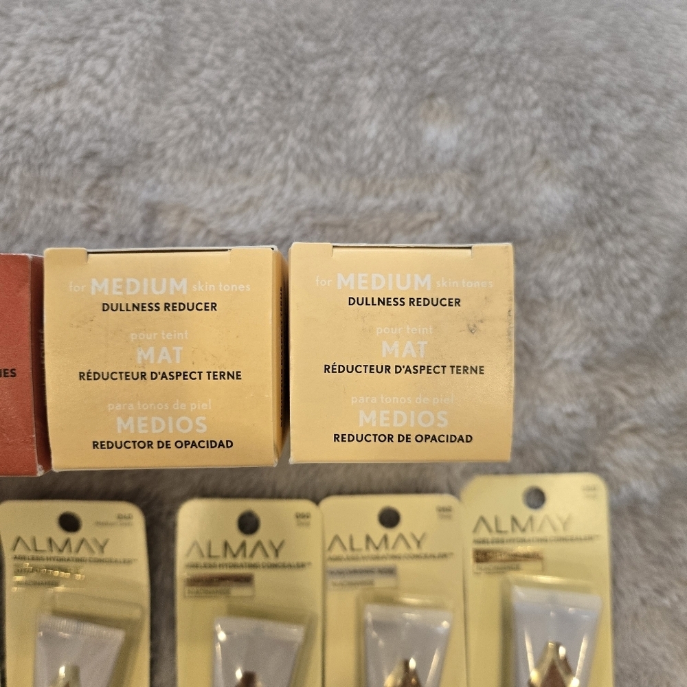 Lot Of 12 Piece Beauty Products - Covergirl Almay And Maybelline New - Picture 11 of 12